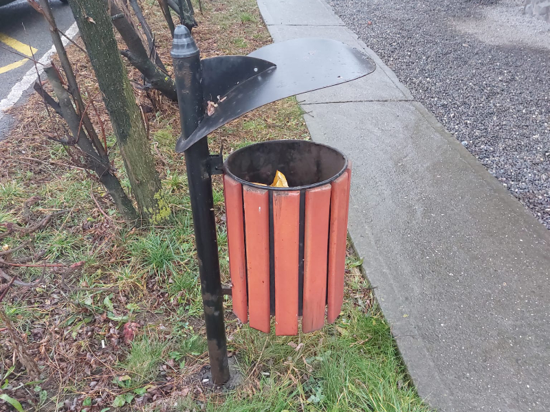 Mobilier stradal - cosuri de gunoi