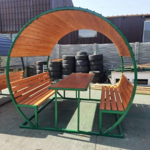 Foișor cu masa si 2 banci