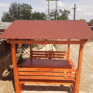 Foișor cu masa si banci